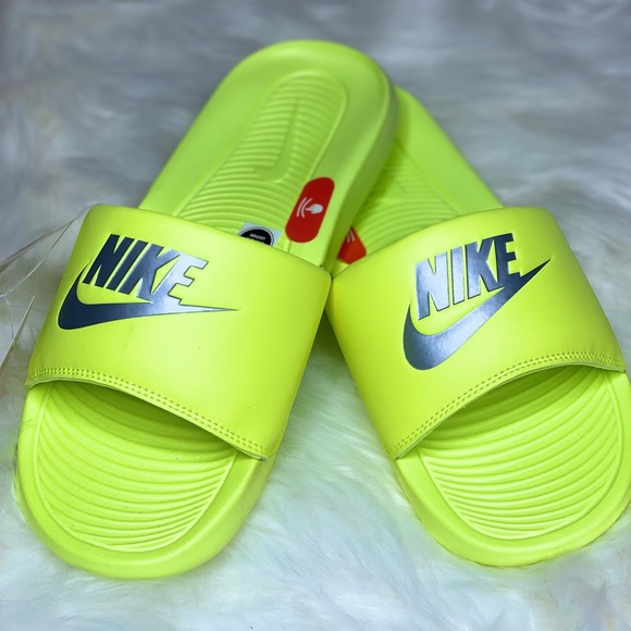 nike victori one slide volt